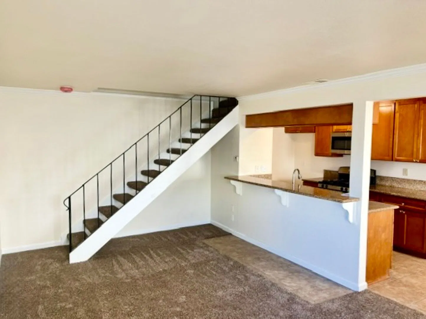 Updated Auburn Greens Townhouse Condo — Photo 3