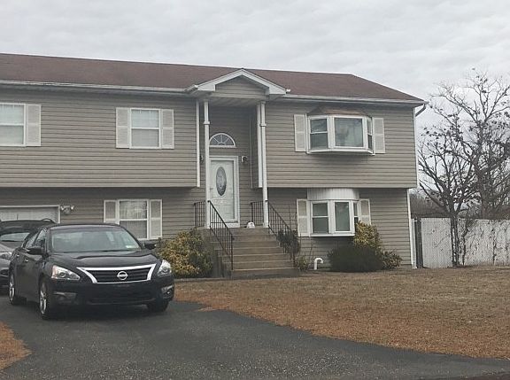 3rd image of 855 Wilson Blvd