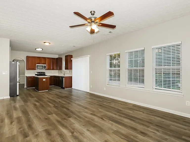 135 Greenland Dr — Photo 8