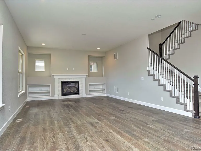 6040 S Olive Ct — Photo 8