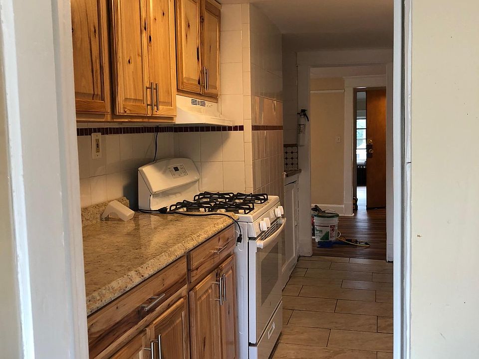 1st image of 16 Lincoln Ter APT 3
