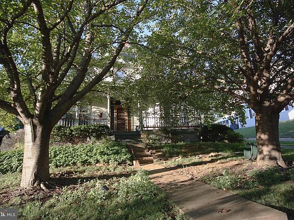 3rd image of 21 E Main St