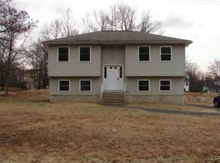 1001 Pine Rdg, Bushkill, PA 18324