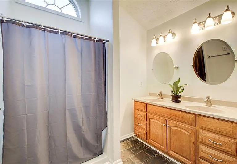 1204 Gates Cir SE — Photo 16