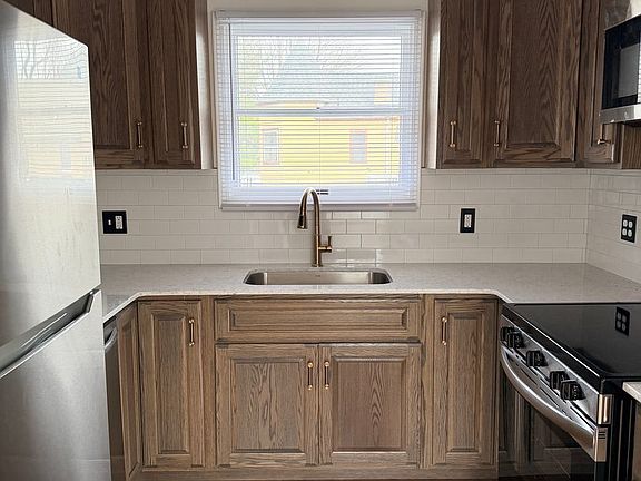 3rd image of 433 Linwood Ave APT 4