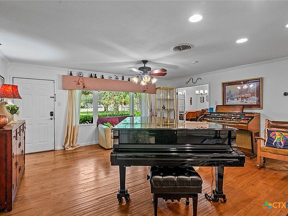 3rd image of 804 Lawndale Ave