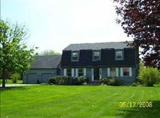 8 Coggeshall Cir, Middletown, RI 02842