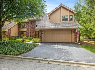 56 Oak Creek Ct, Burr Ridge, IL 60527