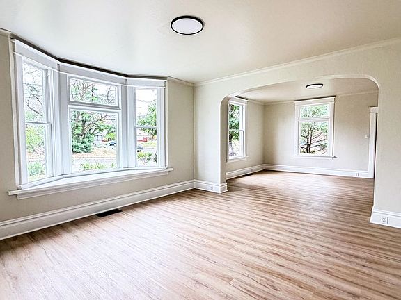 5th image of 304 W Shannon Ave