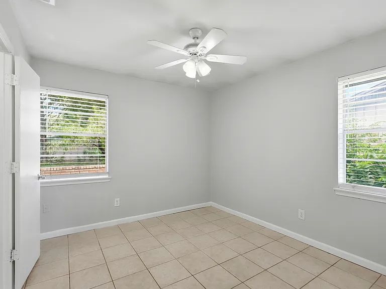 2607 Clearview Cir — Photo 16