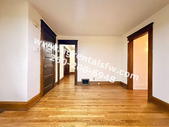 3rd image of 919 Rivermet Ave