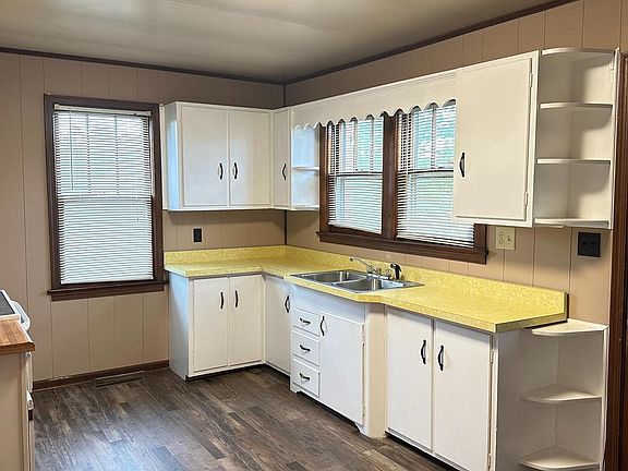 3rd image of 11 Strawberry Ln