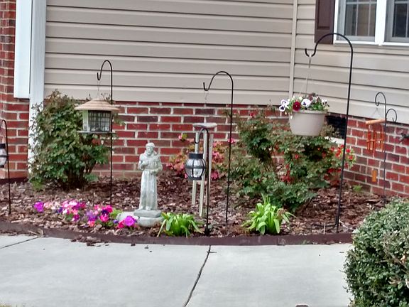 5th image of 4034 Woodleigh Dr