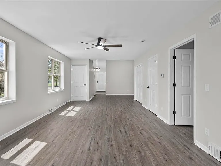 640 Tower Dr #1 — Photo 8