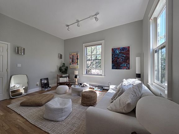 3rd image of 380 Harvard St APT 3