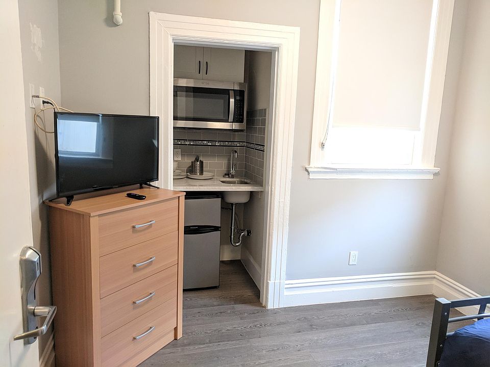 1st image of 3143 16th St #18