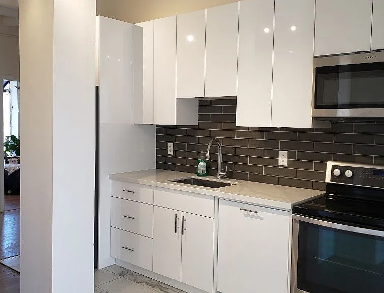 605 Bloor St W #1 — Photo 10