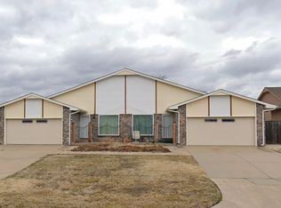 8702-8704 E Longlake Cir, Wichita, KS 67207
