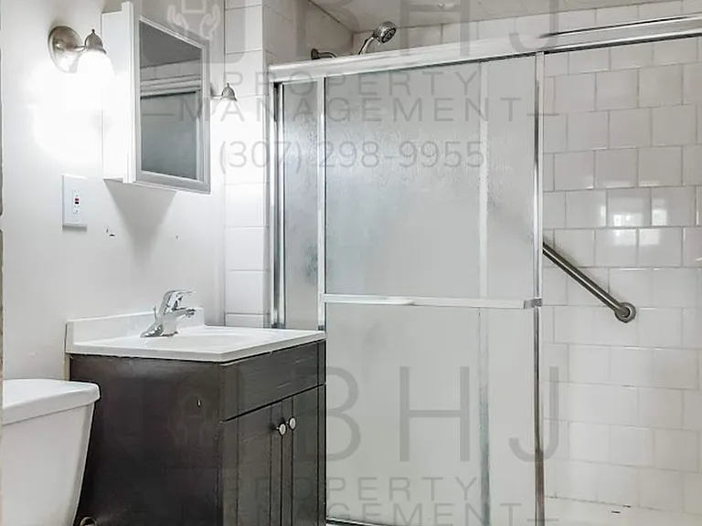 141 W 7th St — Photo 6