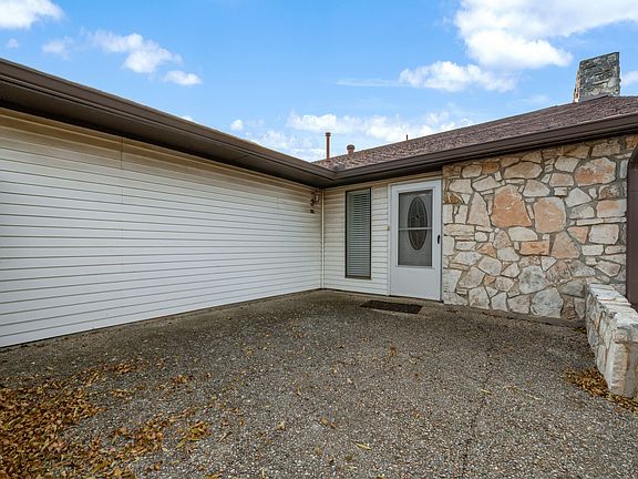 2nd image of 609 Oak Park Dr