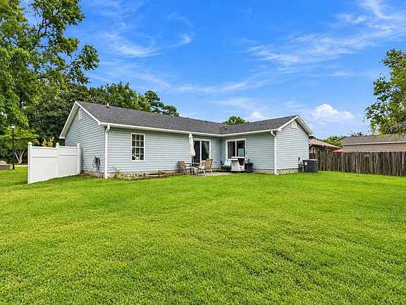2nd image of 2931 Temperance Dr.