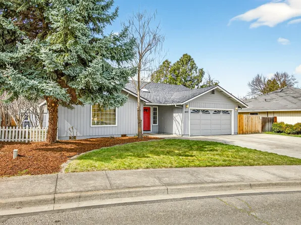 3027 Waterford Ct, Medford, OR 97504