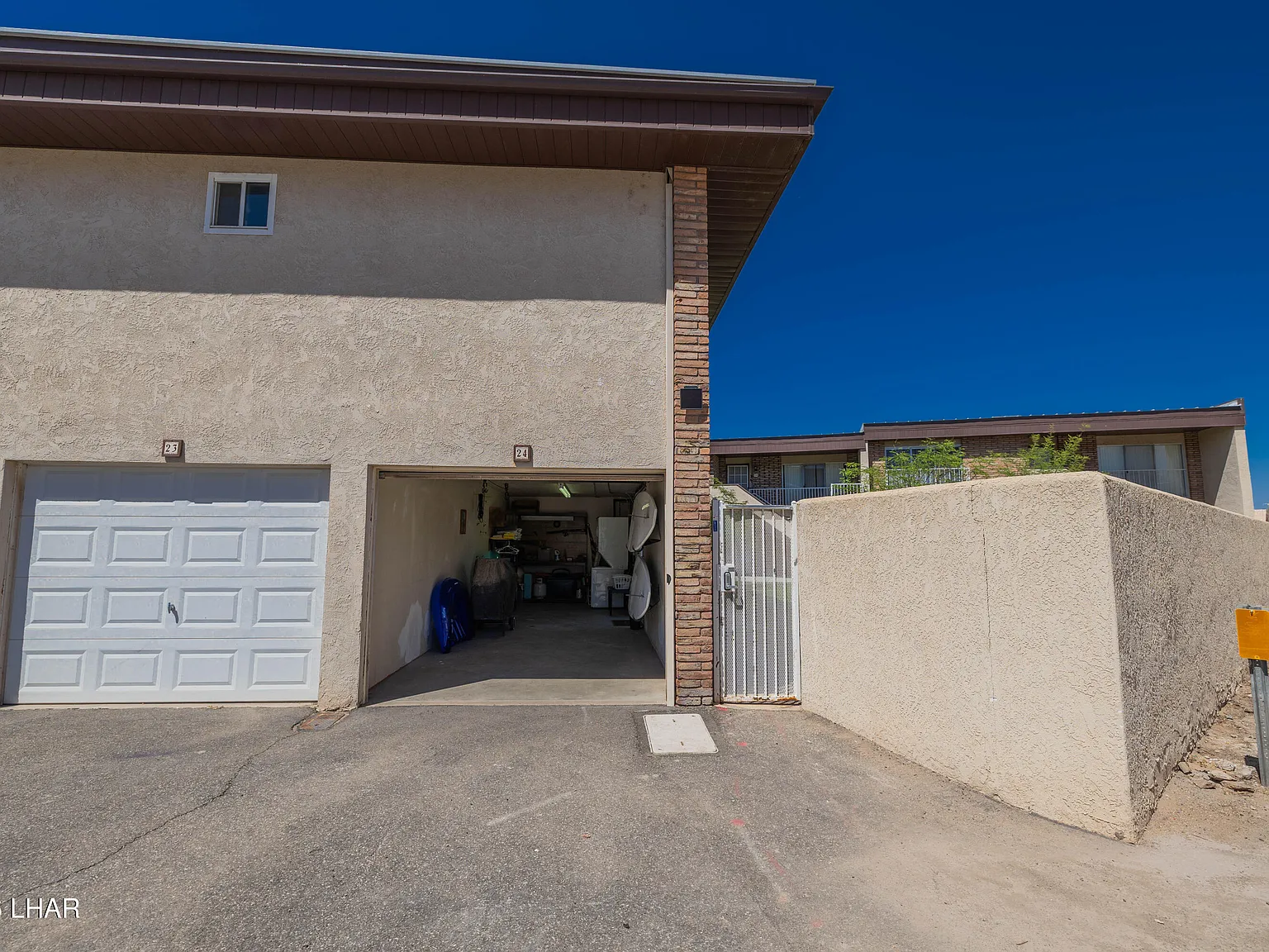 2 bed, 2.0 bath, 900 sqft, $2,400 — Photo 3