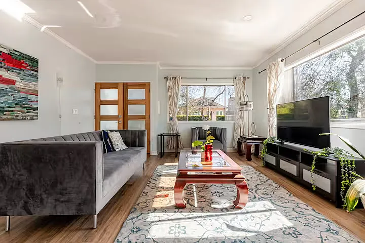 1427 Carmona Ave — Photo 4