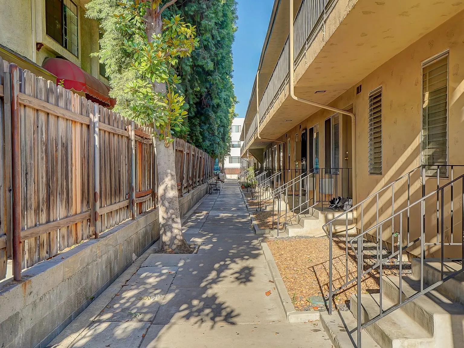 5330 Corteen — Photo 3