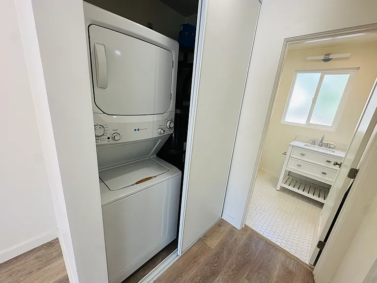 111 N La Cumbre Rd #4 — Photo 4