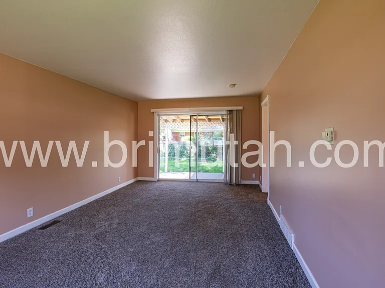 1561 E Delaware Ln — Photo 8