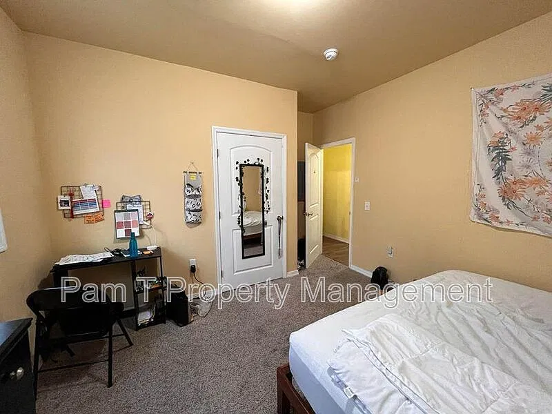4 bed, 2.0 bath, 1480 sqft, $2,295 — Photo 2