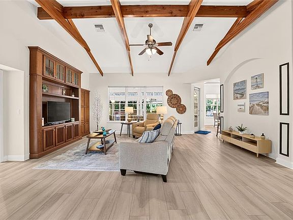 3rd image of 914 SE 43RD STREET
