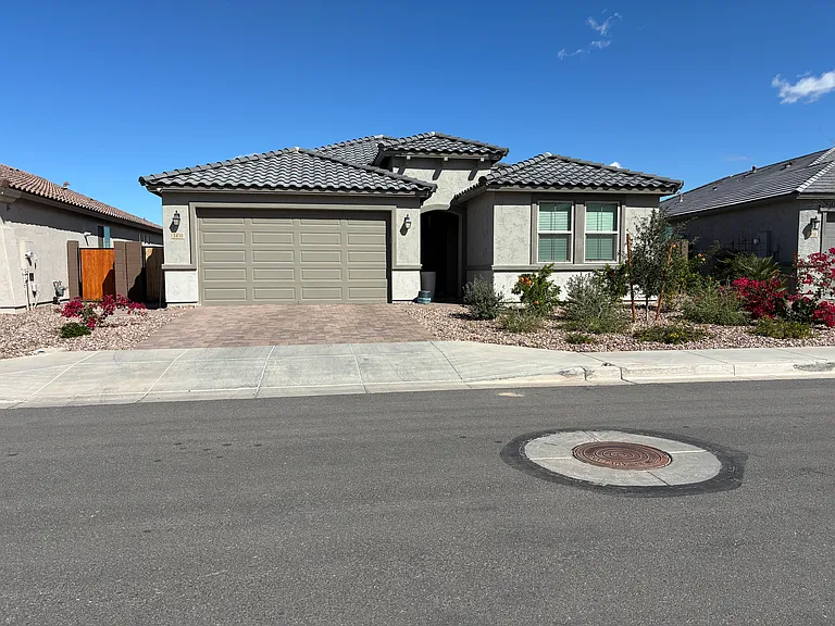 1430 W Flintlock Dr — Photo 1