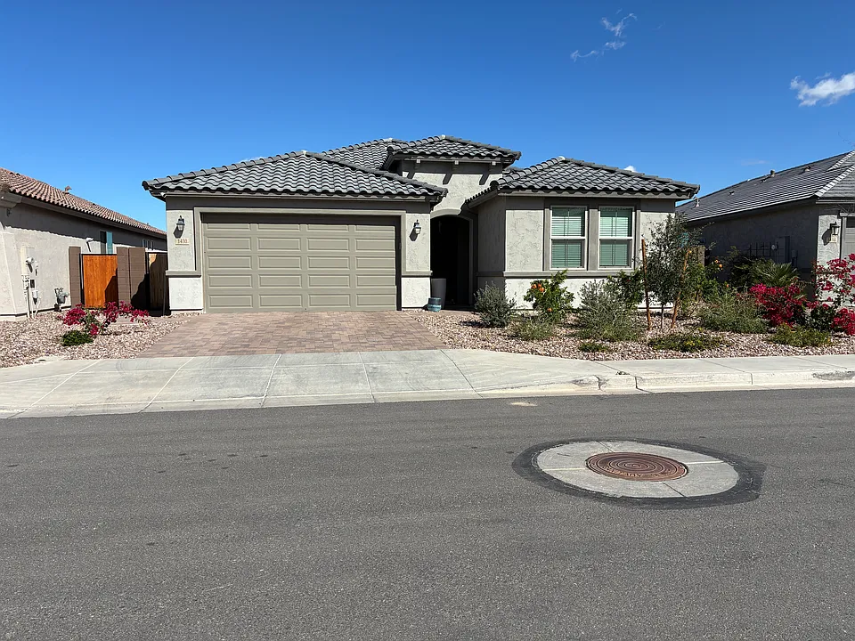 1430 W Flintlock Dr
