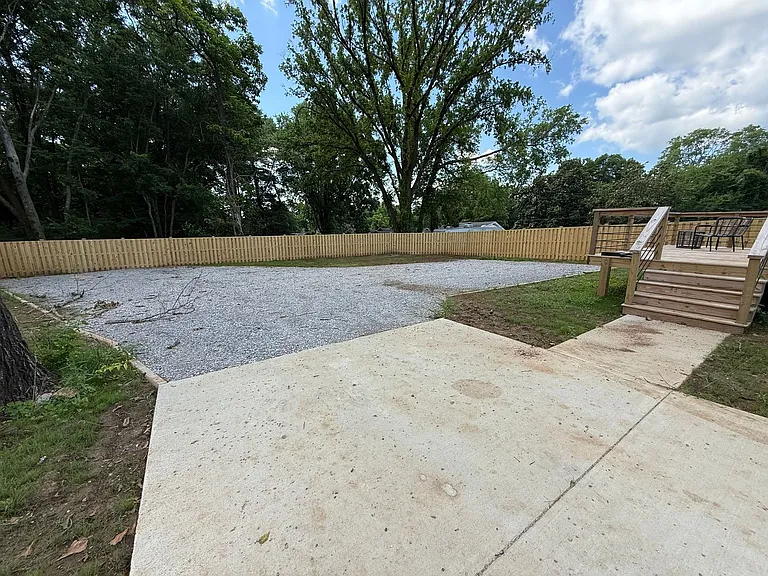2108 Veterans Dr — Photo 34