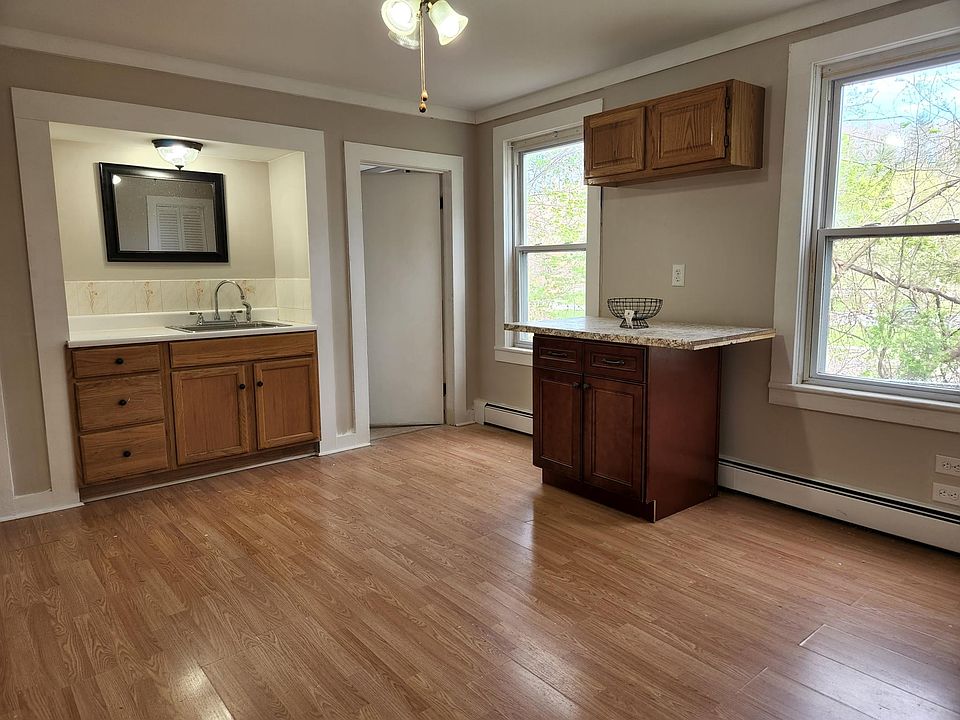 15 Main St 1, North Grosvenordale, CT 06255 Zillow