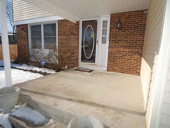 5th image of 2695 Drumlin Ln