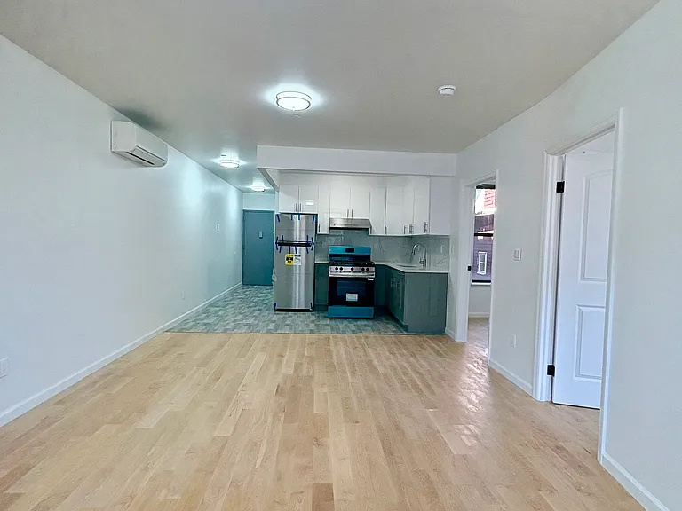 1046 E 15th St #3F — Photo 4