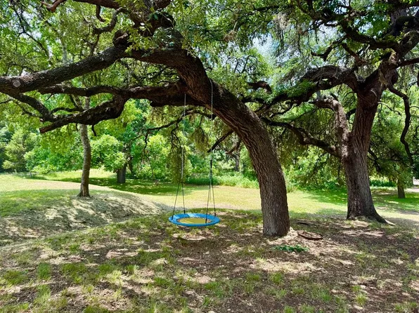 359 Bud Danner Dr, Leakey, TX 78873