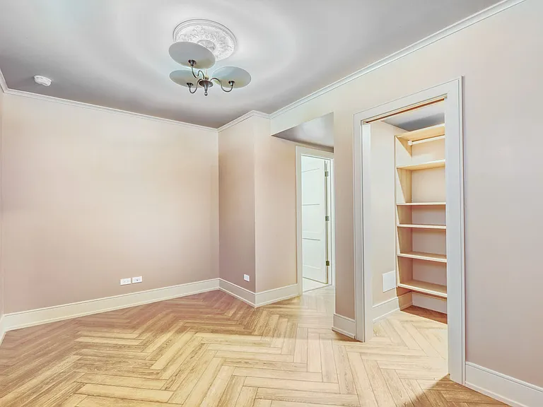 2704 W Argyle St #G — Photo 6