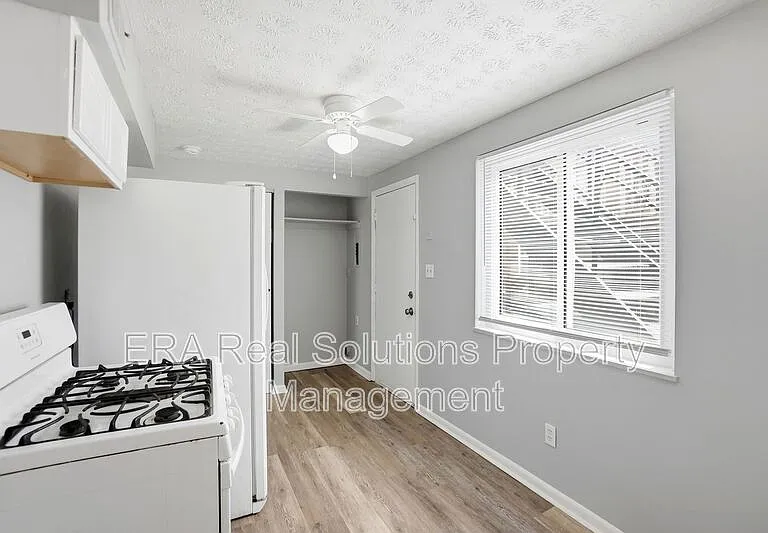 281 S Napoleon Ave #B — Photo 15