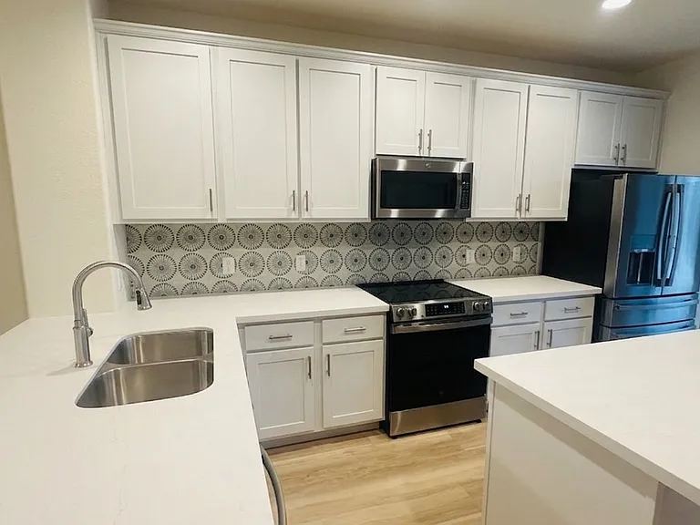 4154 S Ponderosa Dr — Photo 2