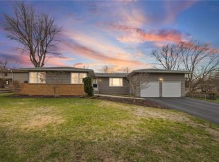 4 Putting Green Ln, Penfield, NY 14526