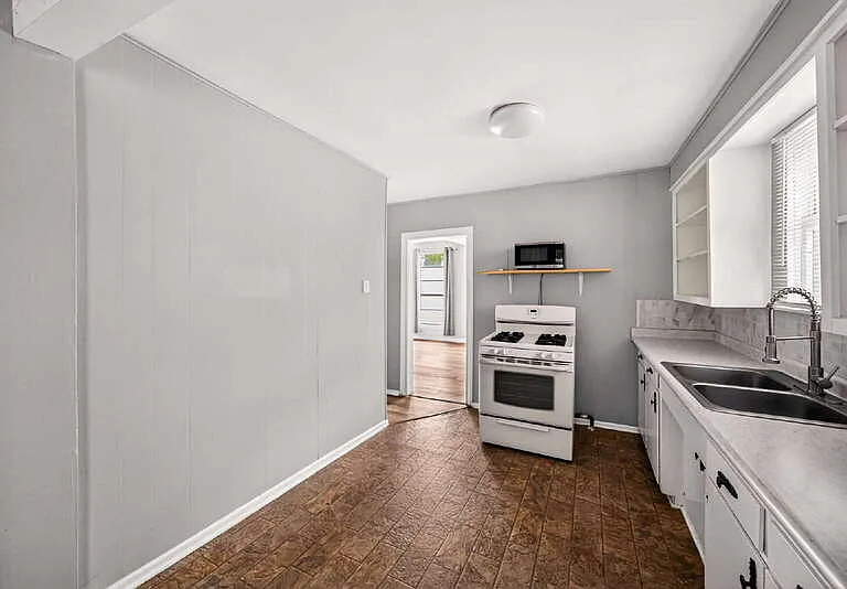 143 Valdez — Photo 11