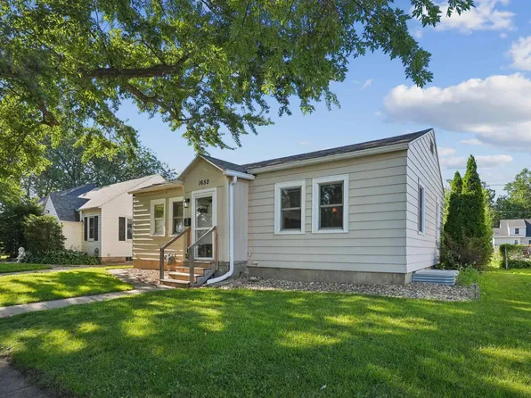 1652 Bertch Ave, Waterloo, IA 50702