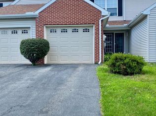 727 Hawk Ridge Dr, Hamburg, PA 19526