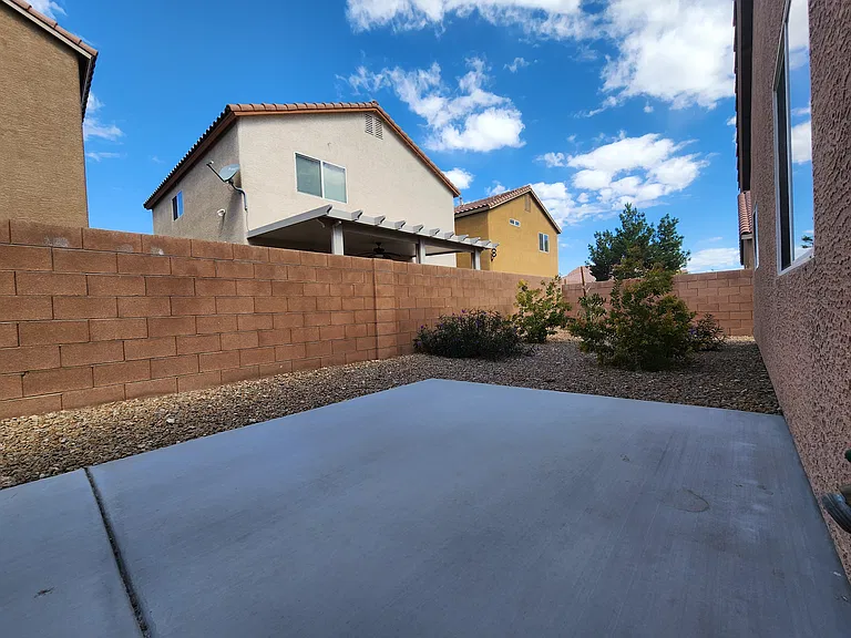 Great size private yard with low maintenance plants