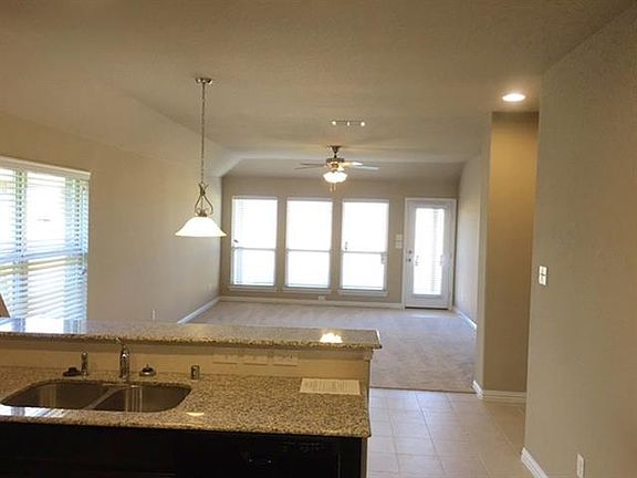 4th image of 709 Kinghaven Dr