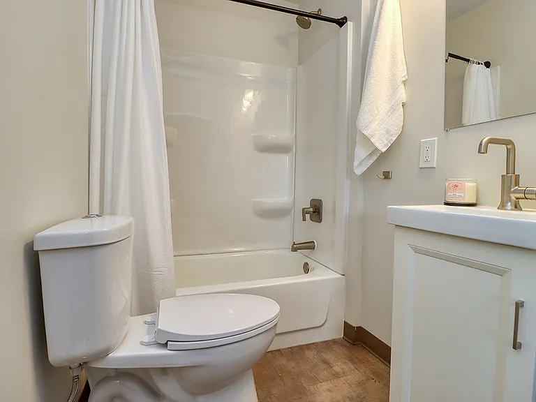 120 W G St — Photo 18
